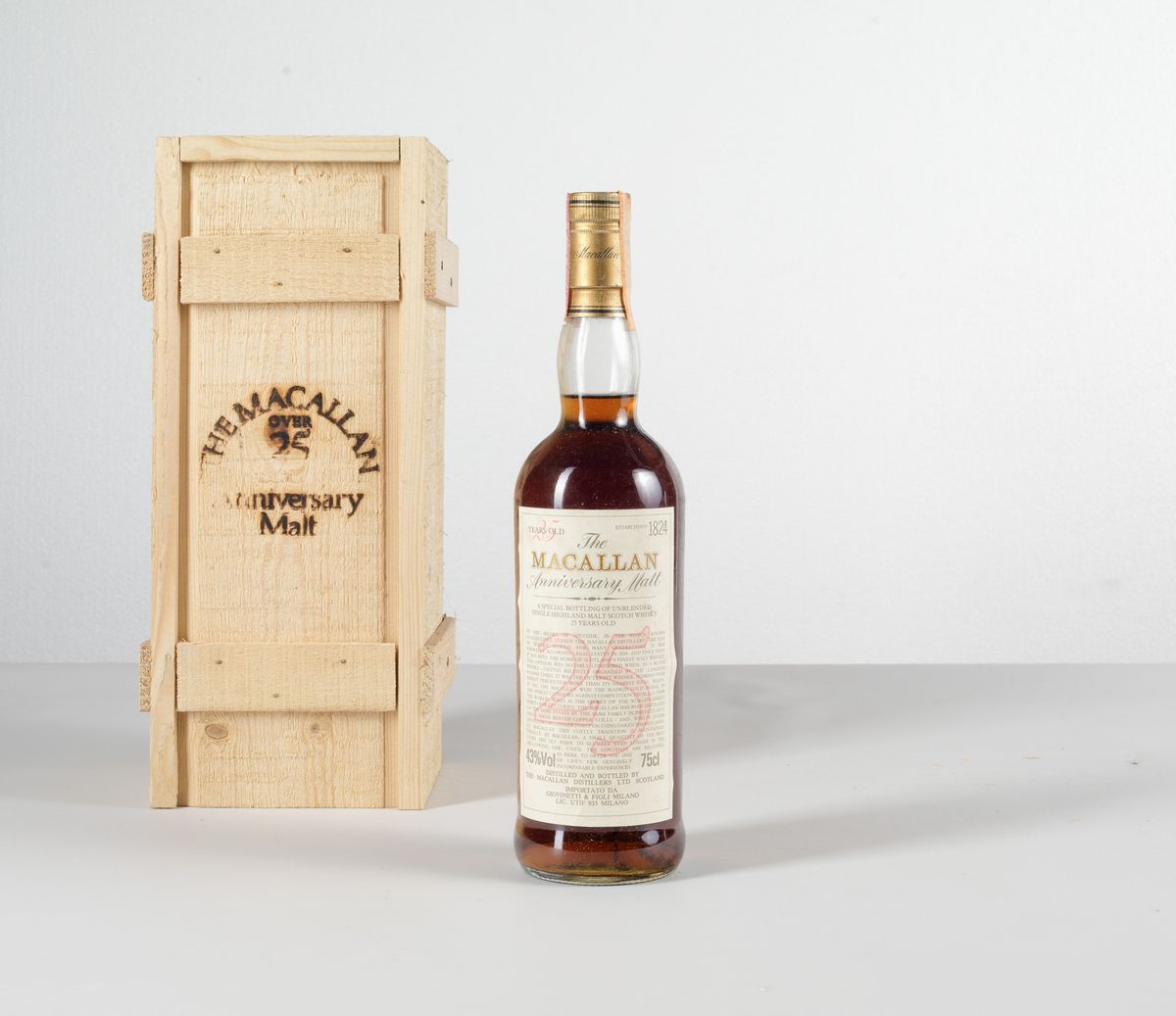 Macallan, Single Highland Scotch Whisky Anniversary 25 Years Old