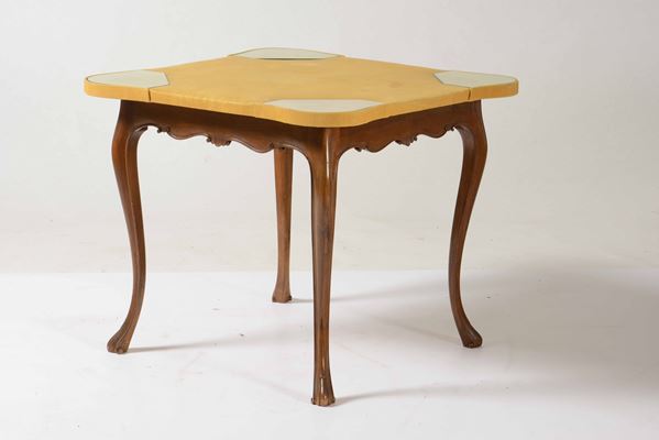 Tavolo e due tavolini in legno