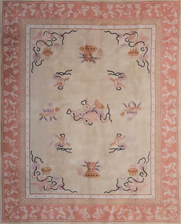 Grande tappeto Ningxia con soggetti naturalistici nei toni del rosa e del pesca, Cina, XX secolo