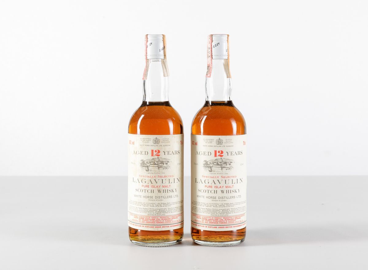 Lagavulin, White Horse Distillers, Pure Islay Malt Scotch Whisky 12 Years Old