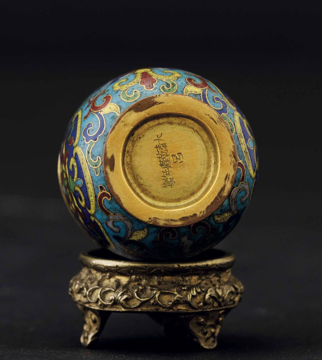 Piccolo Vaso Imperiale a Smalti Cloisonnã¨ con Decori Floreali e Motivi a Fiori di Loto, Cina, Di...