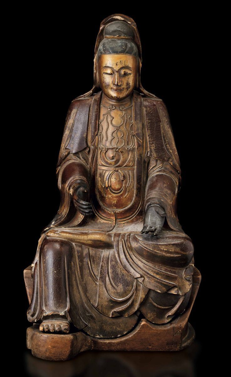 Grande figura di Buddha in legno laccato e dorato, Cina, Dinastia Qing, epoca Kangxi (1662-1722)  - Asta Fine Chinese Works of Art - Cambi Casa d'Aste