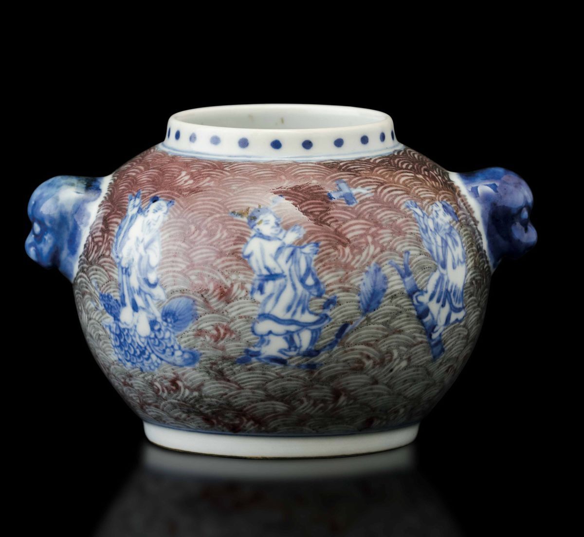 Piccolo Vaso Globulare in Porcellana nei Toni del Blu e del Rosso Ferro con Figure di Musicanti e...