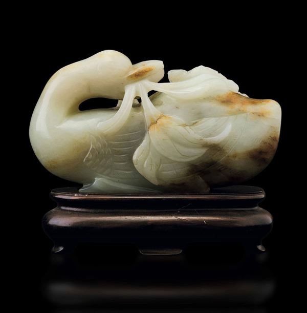 Figura di anatra con giunco scolpita in giada bianca e russet, Cina, Dinastia Qing, epoca Qianlong (1736-1796)