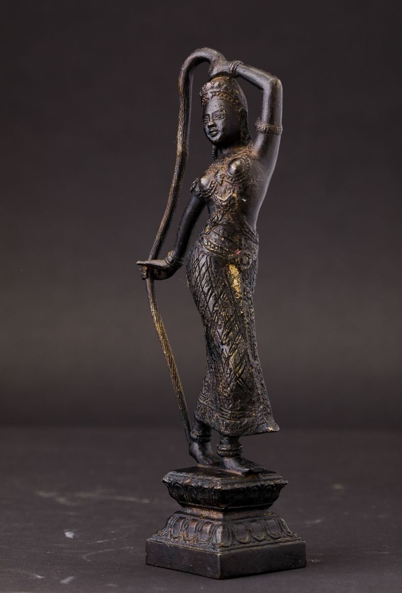 Figura di Fanciulla Danzante in Bronzo, India, XX Secolo