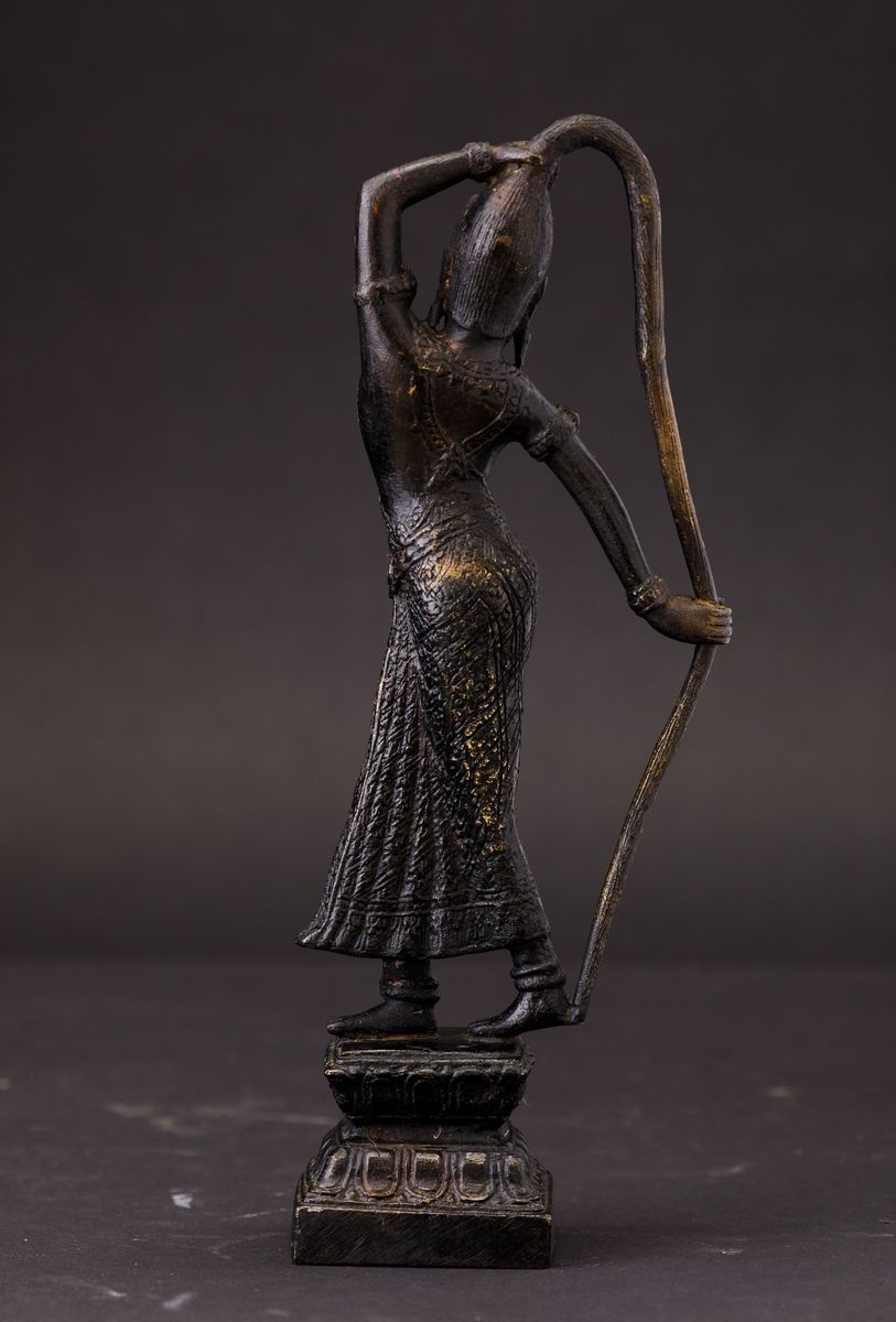 Figura di Fanciulla Danzante in Bronzo, India, XX Secolo