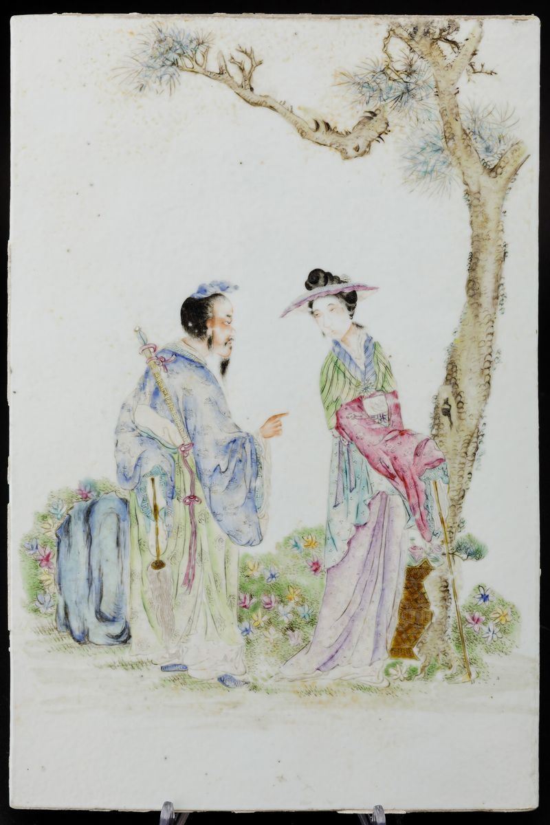 Placca in porcellana raffigurante saggio con fanciulla, Cina, Dinastia Qing, XIX secolo  - Asta Arte Orientale - Cambi Casa d'Aste