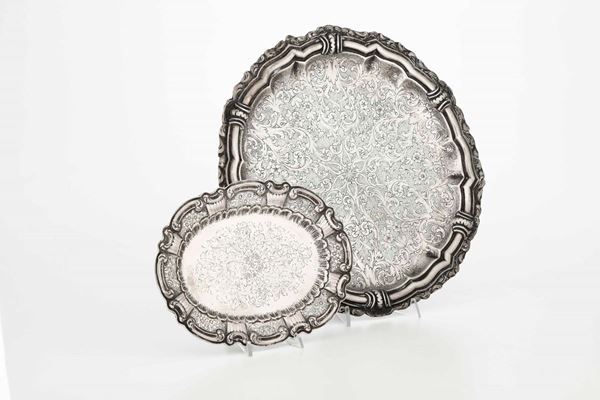 Due vassoi in argento. Argenteria artistica milanese del XX secolo. Argentiere Miracoli