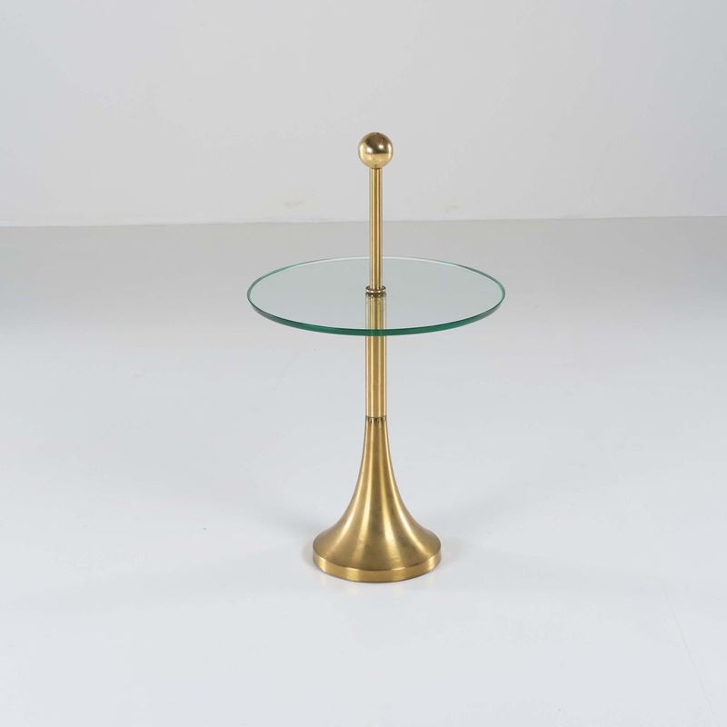 Tavolo da appoggio con struttura in ottone e piano in vetro.  - Auction Design - Cambi Casa d'Aste