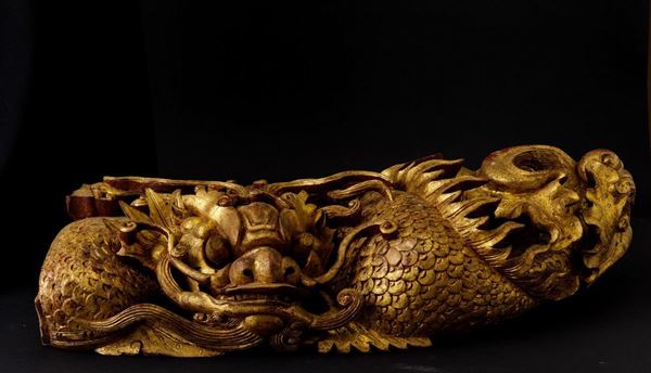 Coppia di draghi scolpiti in legno dorato, Cina, Dinastia Qing, XIX secolo