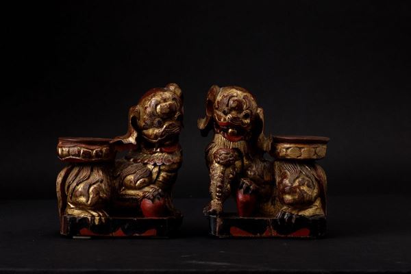 Coppia di cani di Pho in legno intagliato e dorato, Cina, Dinastia Qing, XIX secolo