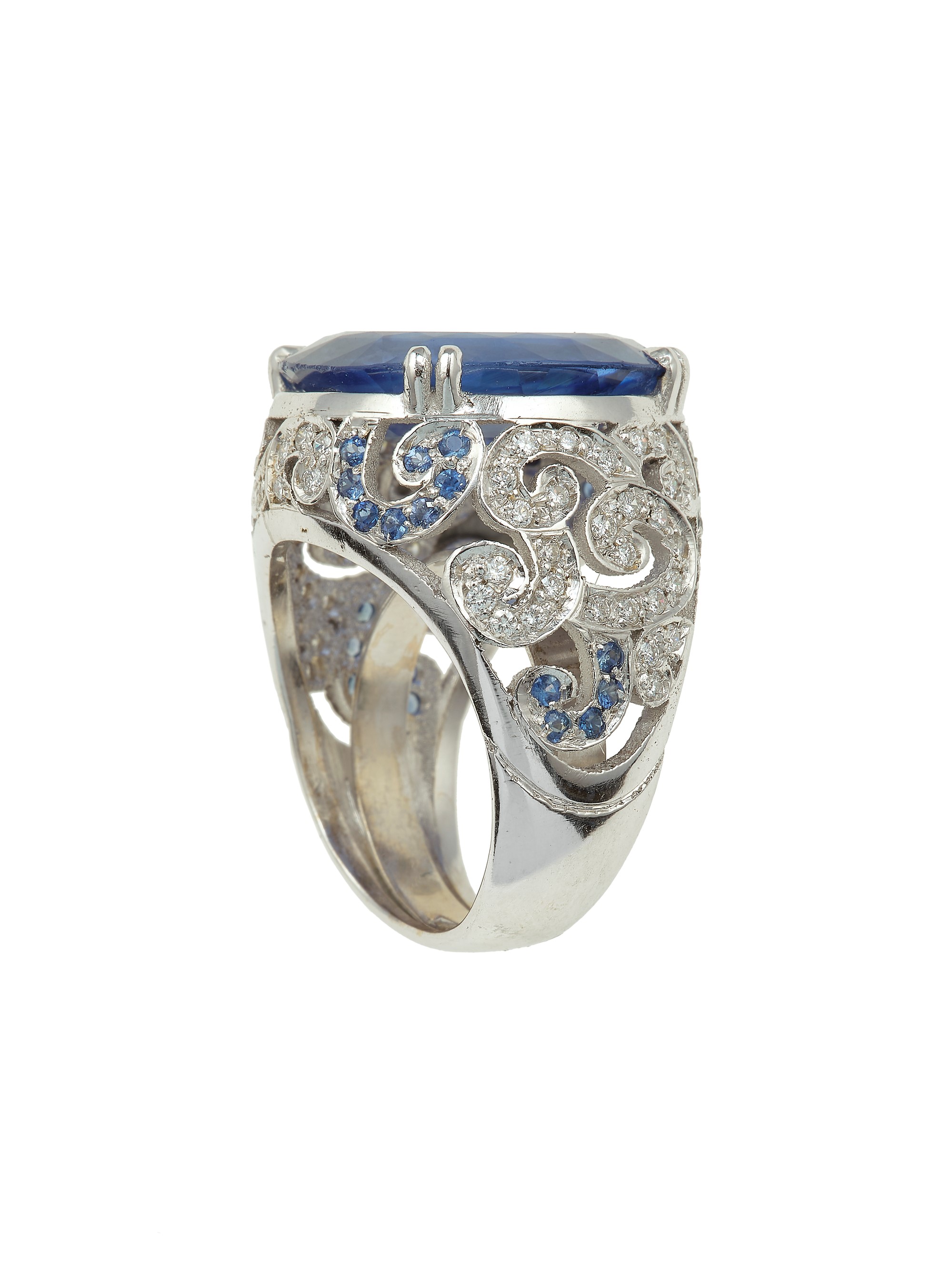 Anello con zaffiro (Sri Lanka), in oro bianco 750/1000, con diamanti