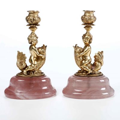 Coppia di Candelieri in Argento Fuso, Cesellato e Dorato. Argenteria Artistica Milanese del XX Se...