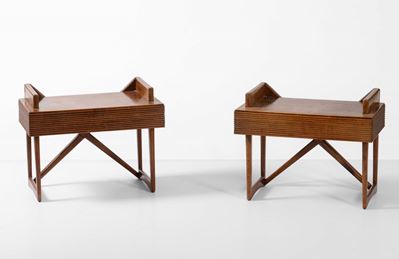 Coppia di Comodini con Struttura in Legno.