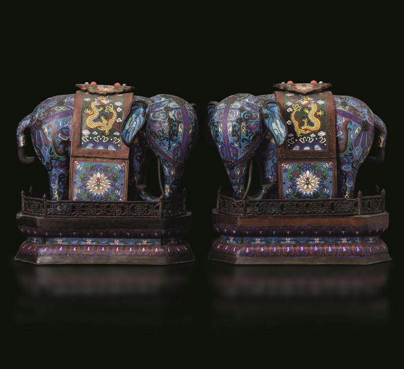 Two enamel elephants, China, Qing Dynasty  - Auction Fine Chinese Works of Art - Cambi Casa d'Aste