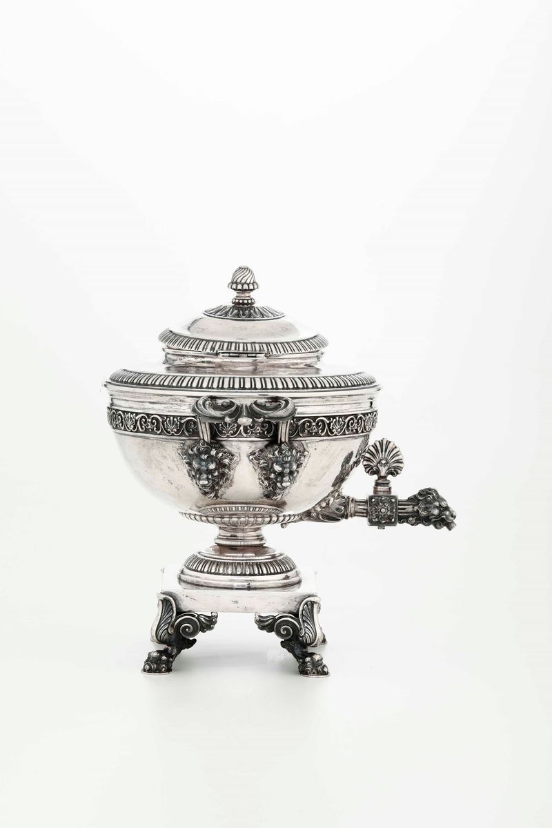 Samovar in Argento Sterling Fuso e Cesellato. Argenteria Artistica Italiana del XX Secolo. Bollo ...