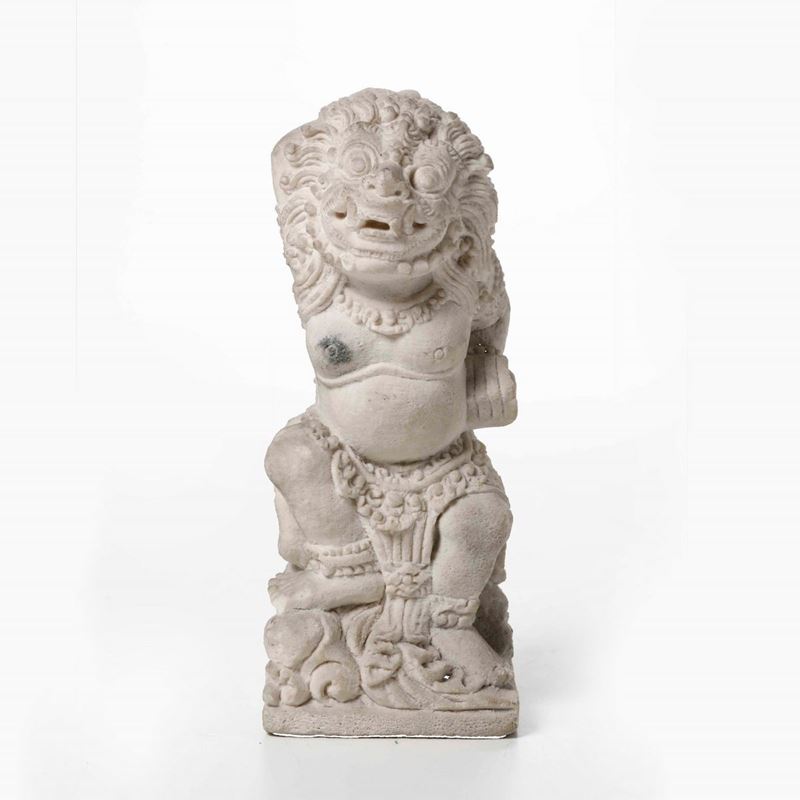 Figura di demone scolpita in madrepora, India, XIX secolo  - Asta Chinese Works of Art - II - Cambi Casa d'Aste