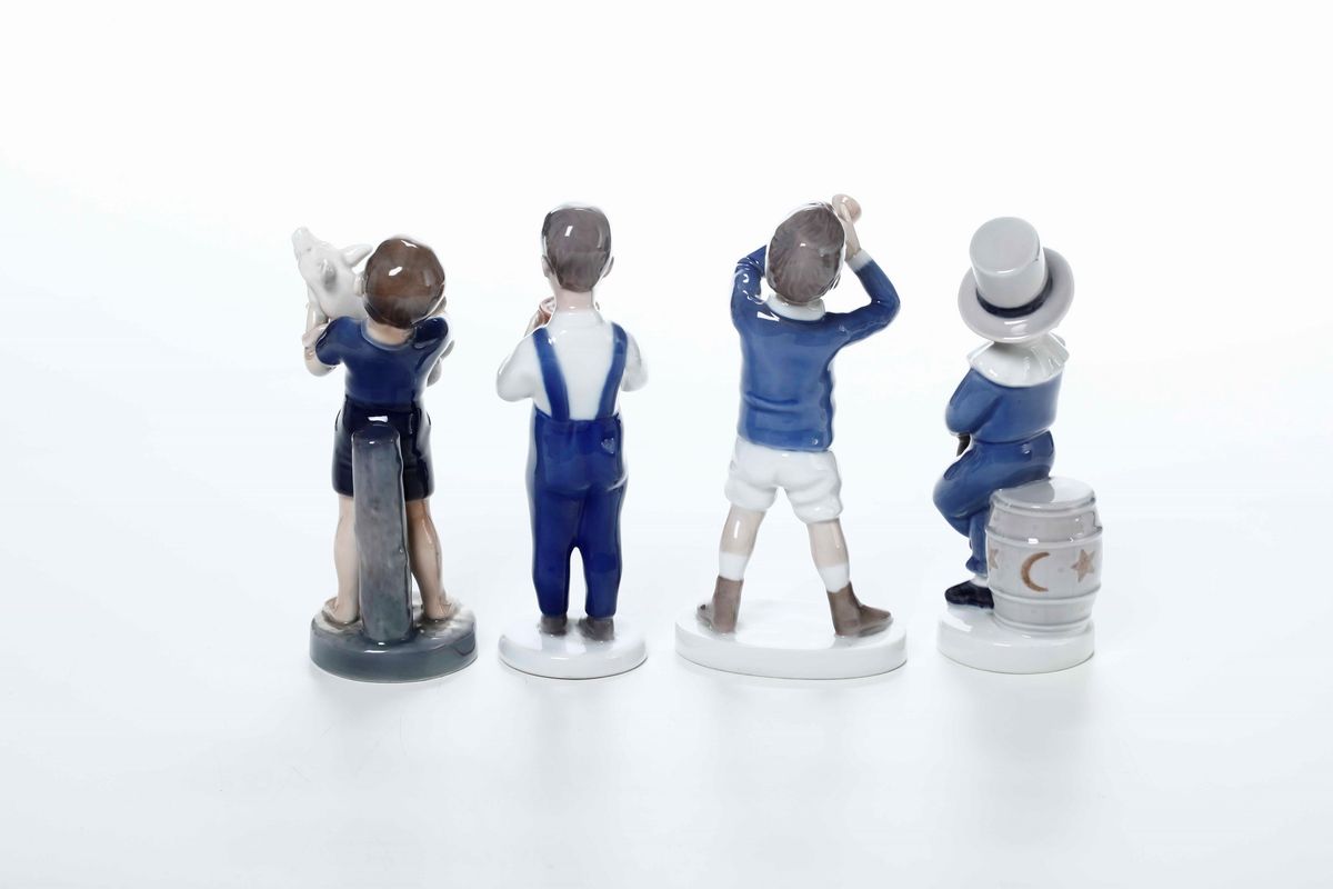 Quattro di Figurine di Ragazzi Danimarca, Copenaghen, Manifattura Bing & Grondahl e Manifattura R...