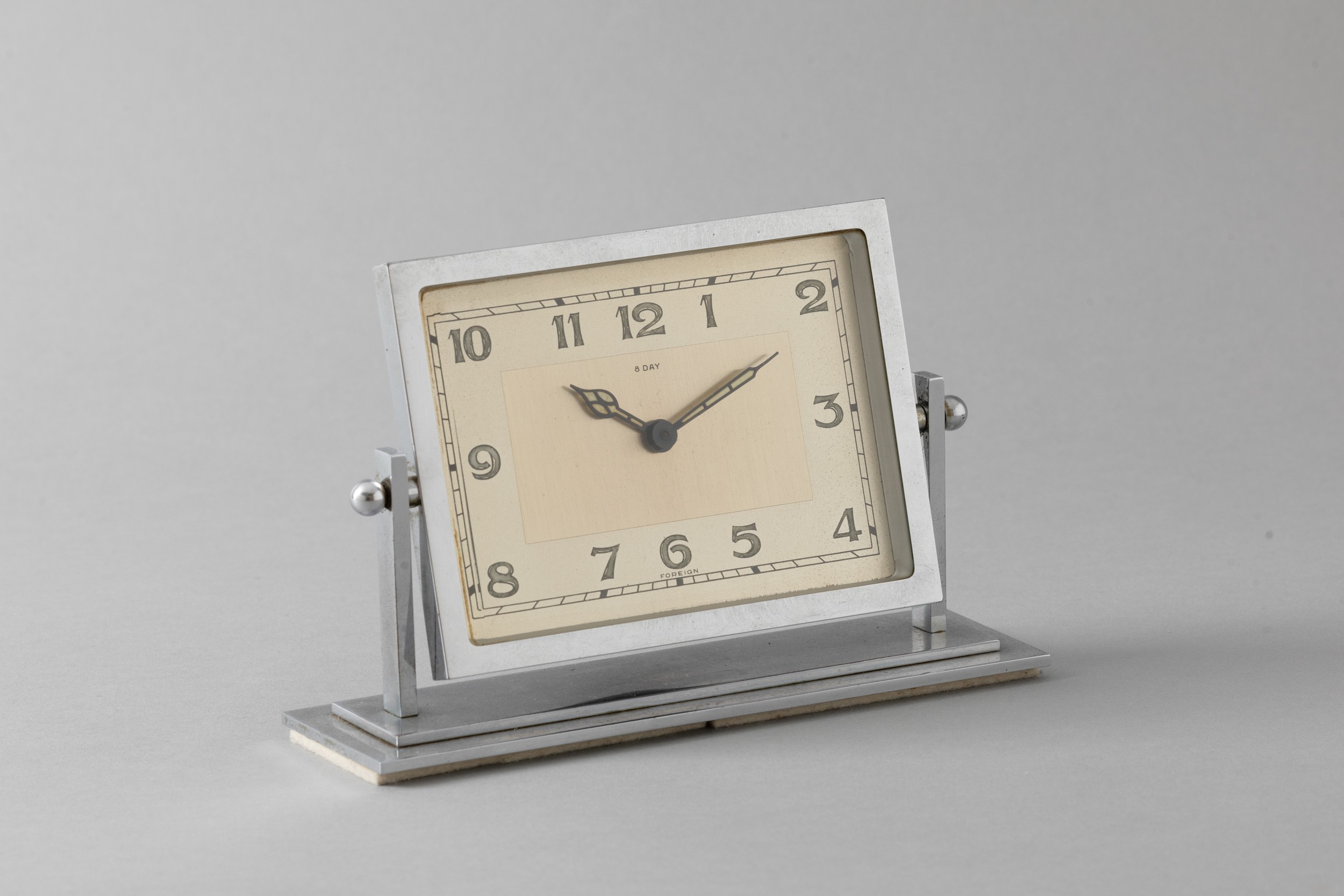Day - Orologio da Tavolo in Acciaio