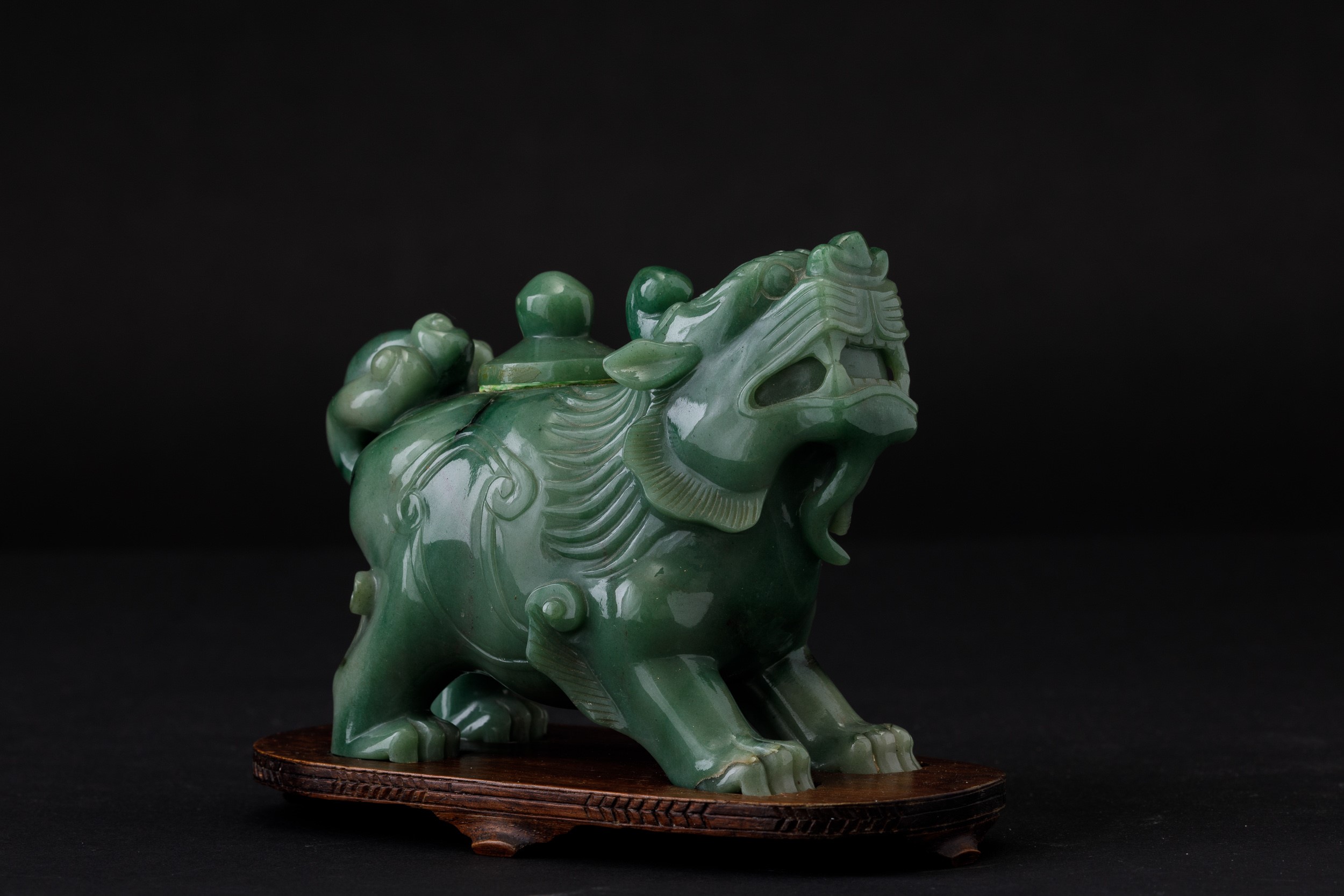 Incensiere a Forma di Leoncino in Giada Verde Mela, Cina, Dinastia Qing, XIX Secolo