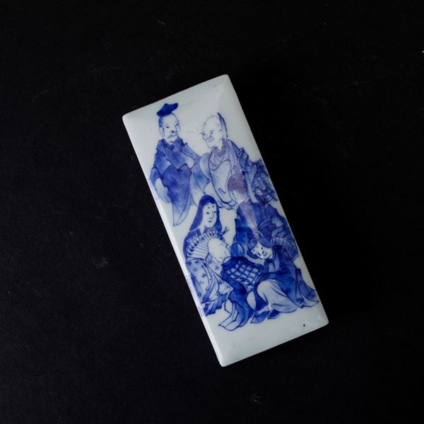 Scatola in porcellana bianca e blu con figure di saggi, Cina, Dinastia Qing, epoca Qianlong (1736-1796)