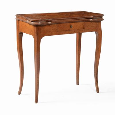 Tavolino da Gioco in Noce. XIX-XX Secolo