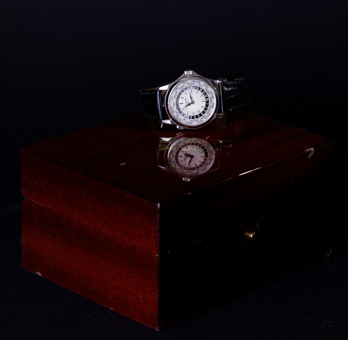 Patek Philippe - Elegante Ore del Mondo Ref. 5110 D'oro Bianco 18k, Automatico. Accompagnato dall...