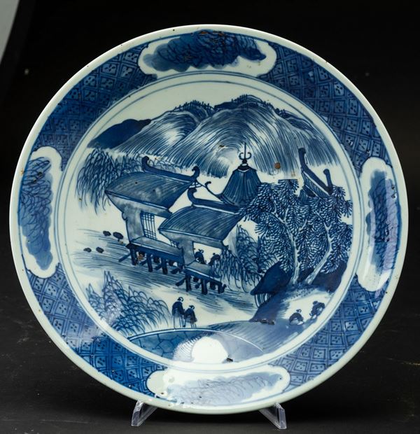 A porcelain plate, China, Qing Dynasty Qianlong period (1736-1796)
