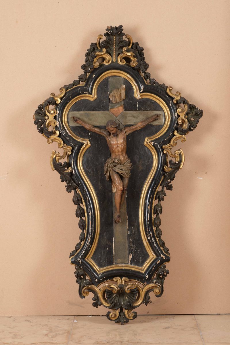 Crocifissione Alabastro Rosa Dipinto, Vetro a Specchio e Cornice Sagomata in Legno Scolpito, Dora...