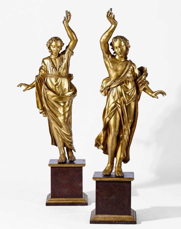 Coppia di figure allegoriche  Legno scolpito e dorato Base a plinto dipinte e dorate (non coeve) Arte barocca italiana XVII-XVIII secolo