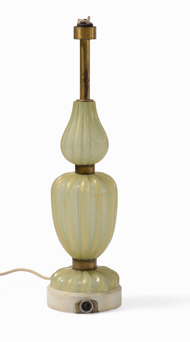 Lampada con struttura in ottone e vetro di Murano a foglia oro.  - Asta Design Lab - Cambi Casa d'Aste