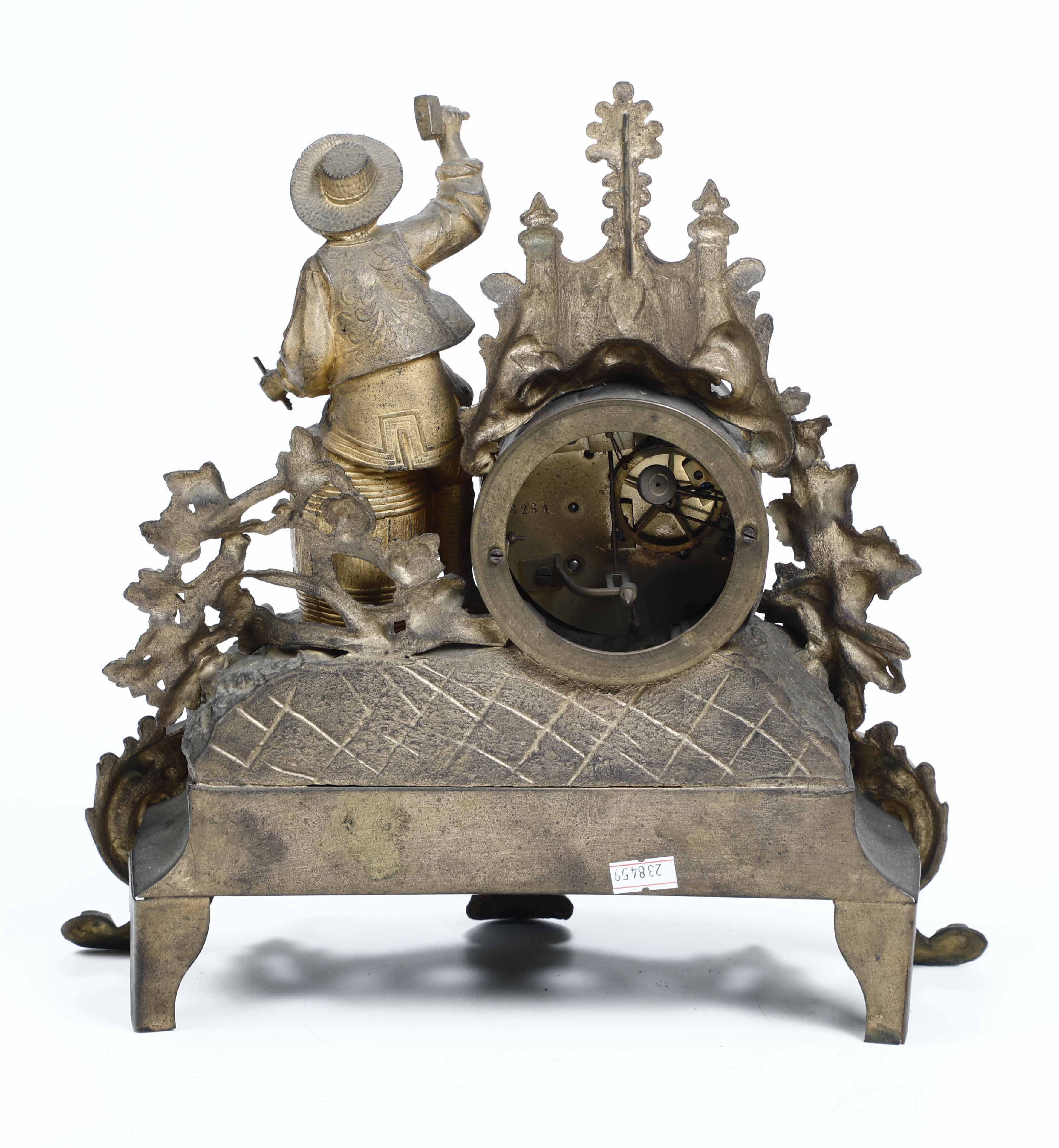 Pendola in Metallo Dorato con Figura di Fanciullo. XIX-XX Secolo