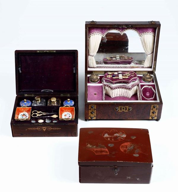 Lotto di tre scatole in vari legni. XIX secolo