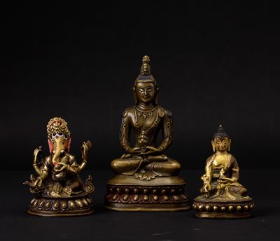 Lotto Composto da Tre Sculture in Bronzo con Tracce di Policromia e Doratura a Freddo, Tibet, XIX...