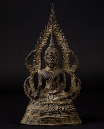 Figura di Buddha Sakyamuni in Bronzo Seduto Entro Aura, Thailandia, XIX Secolo