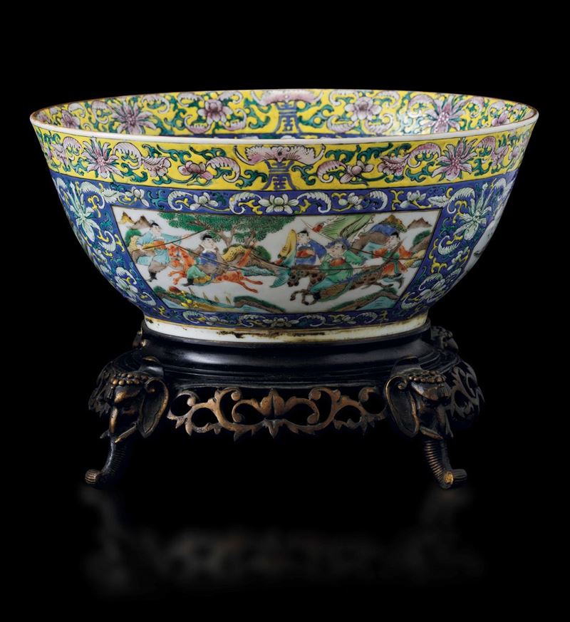 A porcelain bowl, China, Qing Dynasty, 1800s  - Auction Fine Chinese Works of Art - Cambi Casa d'Aste