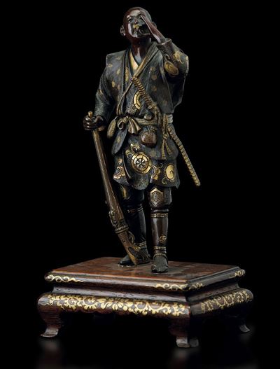 Figura di Cacciatore in Bronzo con Dettagli Dorati Raffigurante Cacciatore, Giappone, Periodo Mei...