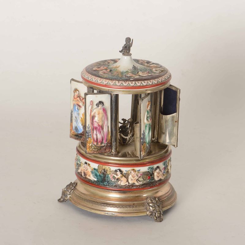 Portasigarette da scrivania  Probabilmente Italia, prima metà del XX secolo  - Auction Majolica, Porcelain and Glass | Cambi Time - Cambi Casa d'Aste