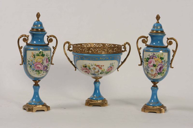 Trittico con due vasi e una coppa. Probabilmente Francia, prima metà del XX secolo  - Asta Ceramiche | Cambi Time - Cambi Casa d'Aste