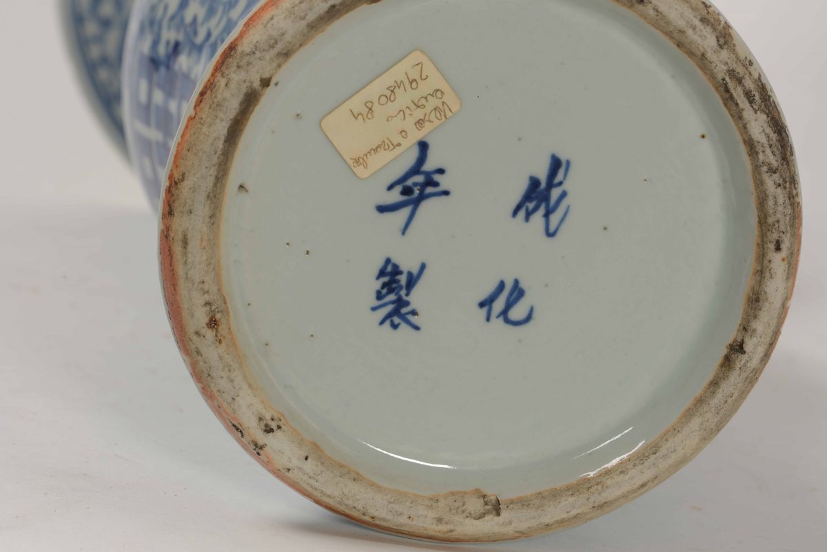 Vaso a Tromba in Porcellana e Potiche in Porcellana, Cina XX Secolo