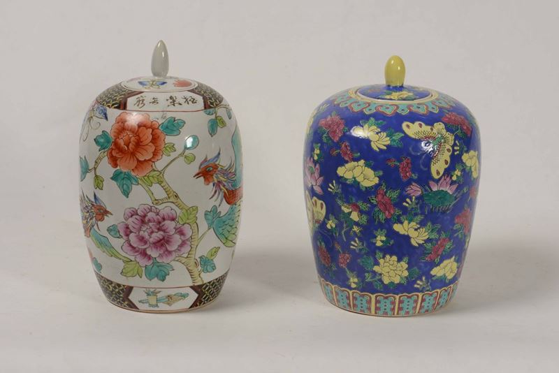 Due potiche differenti in porcellana Cina XX secolo  - Auction Antiques | Time Auction - Cambi Casa d'Aste