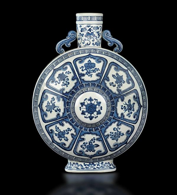 A porcelain flask, China, Republic, 1900s