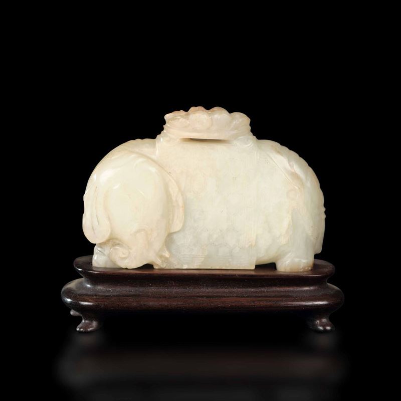 A white jade Elephant, China, Qing Dynasty  - Auction Fine Chinese Works of Art - Cambi Casa d'Aste