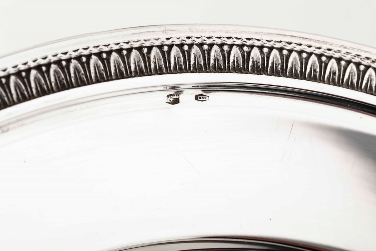 Dodici Piatti in Argento. Argenteria Italiana del XX Secolo. Argentiere Leone Spada, Vercelli