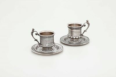 Coppia di Tazzine con Piattino in Argento Fuso e Cesellato. Argenteria Artistica Italiana del XX ...