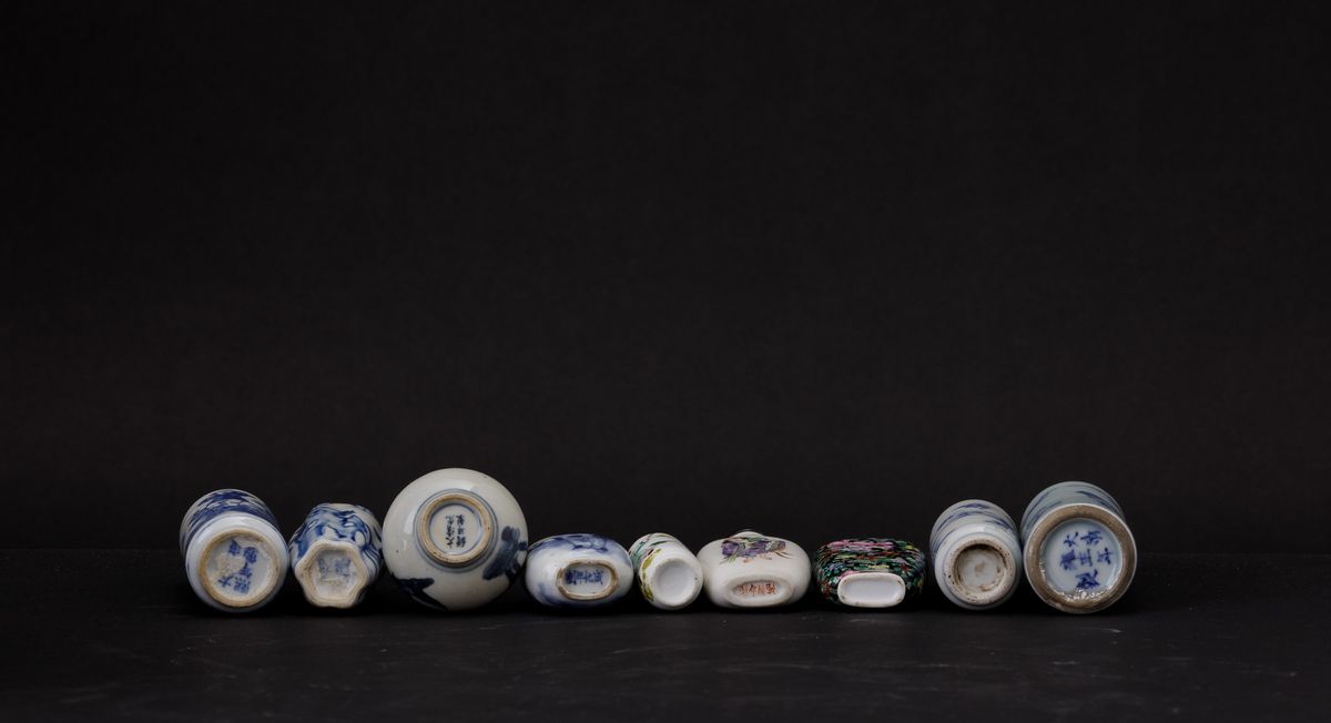 Lotto Composto da Nove Snuff Bottles in Porcellana, Cina, XX Secolo