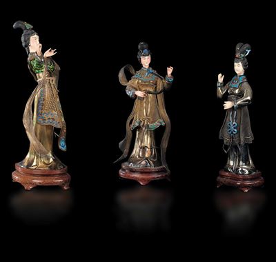 Tre Figure di Fanciulle in Filigrana di Argento con Smalti e Dettagli in Porcellana Dipinta, Cina...