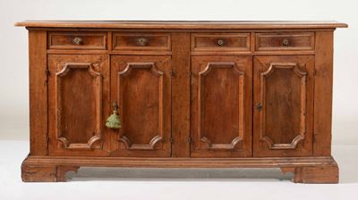 Credenza in Noce a Quattro Ante e Quattro Cassetti. XVIII Secolo