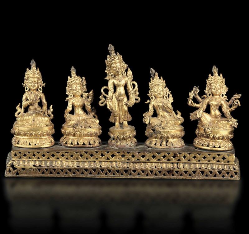A gilt bronze group, Nepal, 1700s  - Auction Fine Chinese Works of Art - Cambi Casa d'Aste