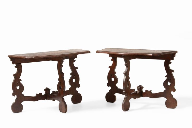Coppia di mezzi tavoli in noce, XIX-XX secolo  - Auction From a Genoese family | Cambi Time - I - Cambi Casa d'Aste